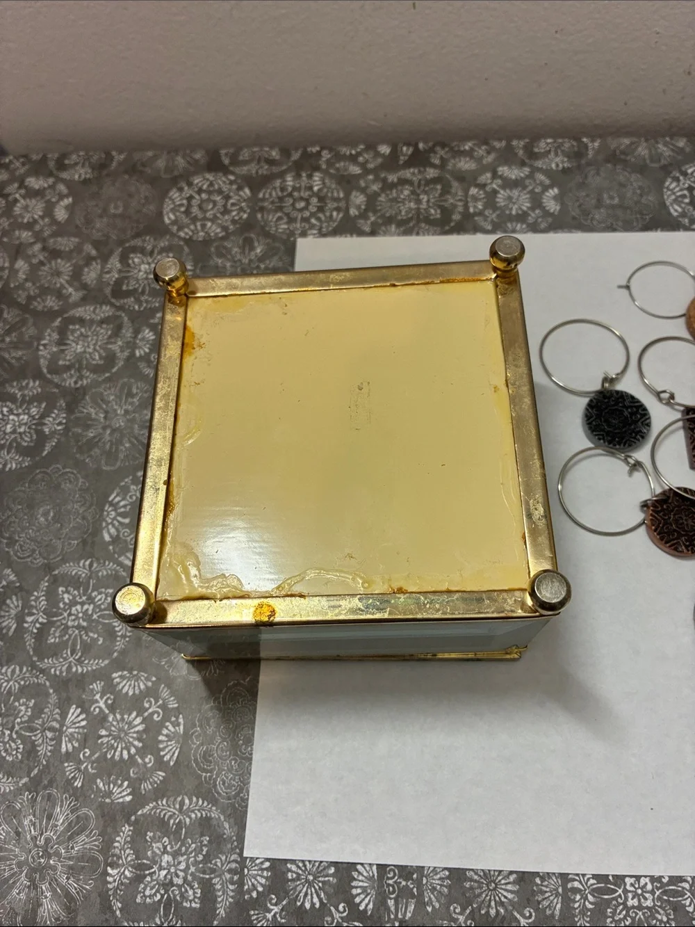 N/A glass trinket